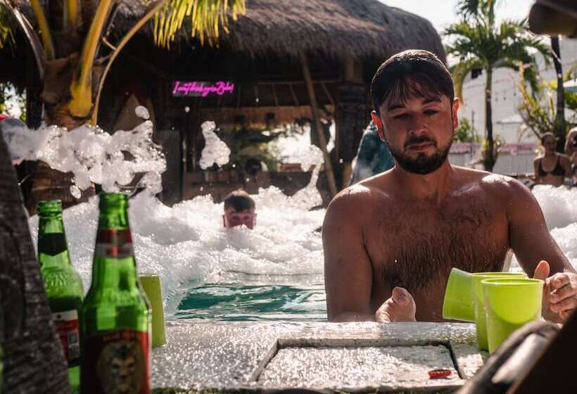 Clandestino Hostel Canggu