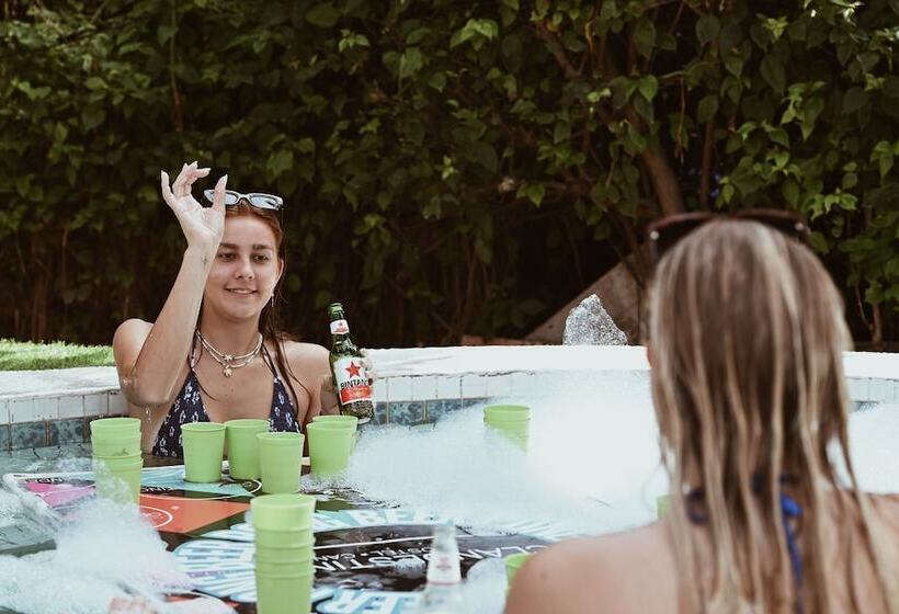 Clandestino Hostel Canggu