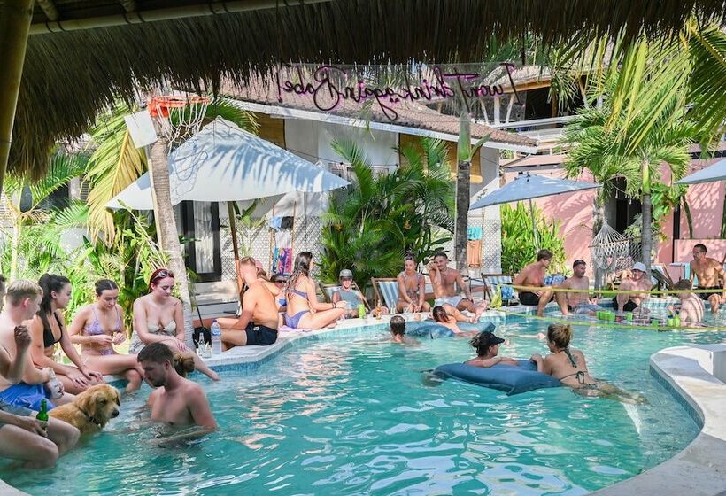 Clandestino Hostel Canggu