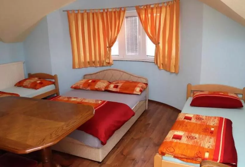تختخواب و صبحانه Rooms & Apartment Jozić