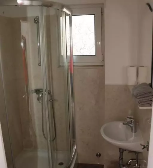 تختخواب و صبحانه Rooms & Apartment Jozić