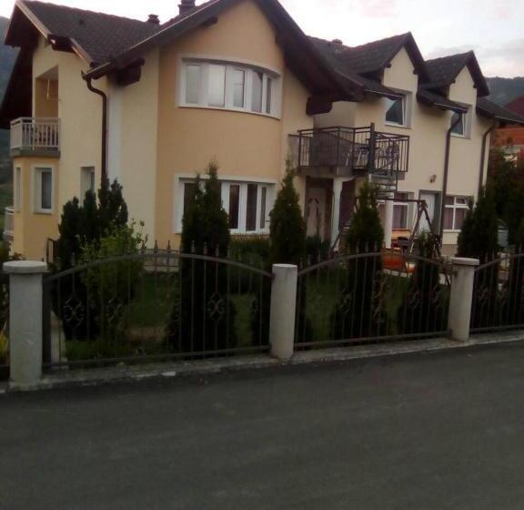 تختخواب و صبحانه Rooms & Apartment Jozić