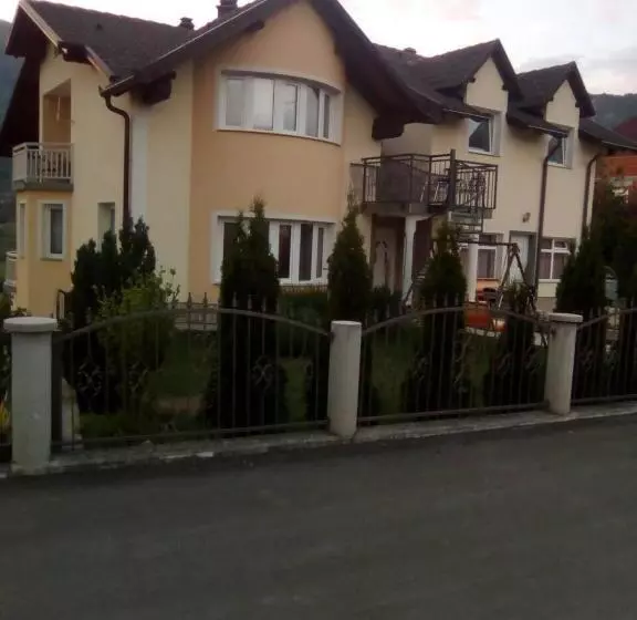 تختخواب و صبحانه Rooms & Apartment Jozić