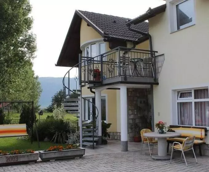 تختخواب و صبحانه Rooms & Apartment Jozić