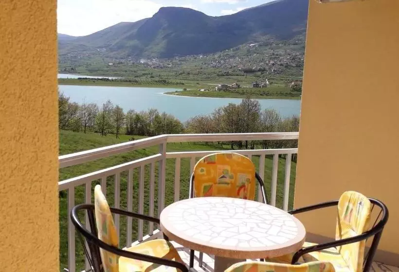 تختخواب و صبحانه Rooms & Apartment Jozić