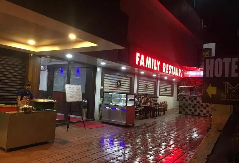 ホテル Kalluvalappil Holiday Inn