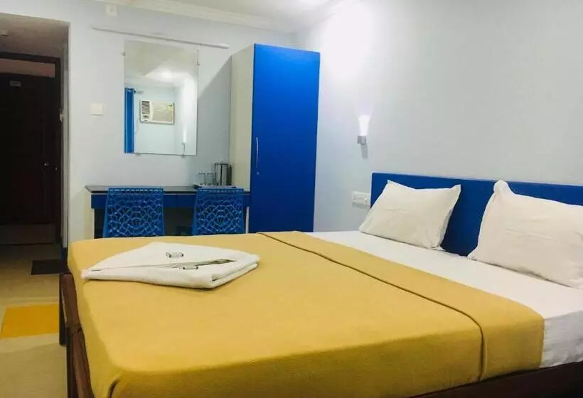 ホテル Kalluvalappil Holiday Inn