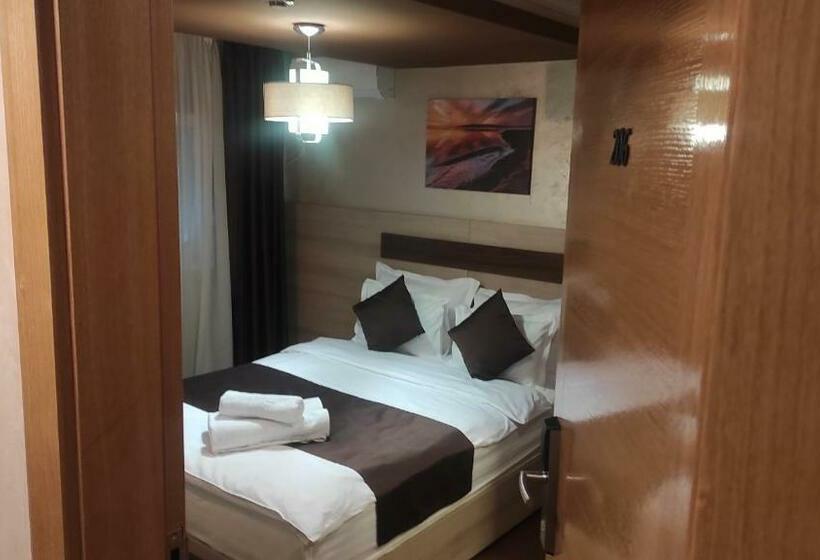 پانسیون Restaurant & Apartments & Rooms Avenia