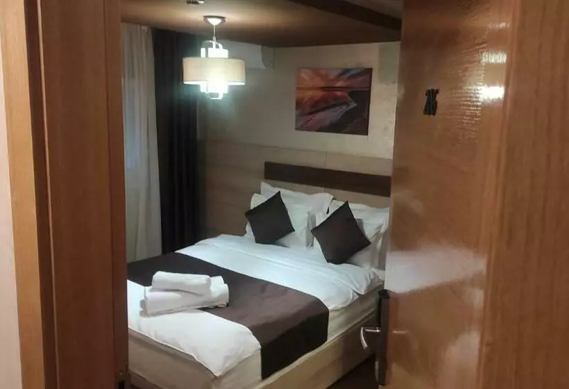 پانسیون Restaurant & Apartments & Rooms Avenia
