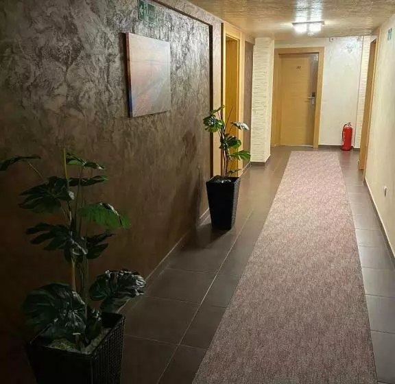 پانسیون Restaurant & Apartments & Rooms Avenia