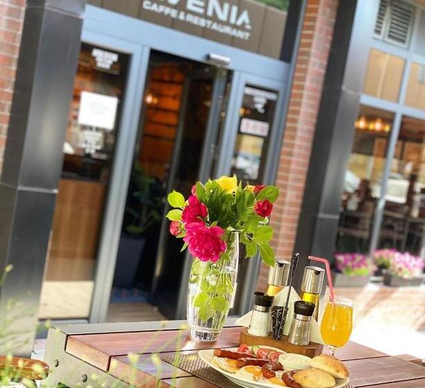 پانسیون Restaurant & Apartments & Rooms Avenia