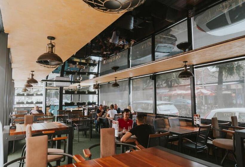 پانسیون Restaurant & Apartments & Rooms Avenia