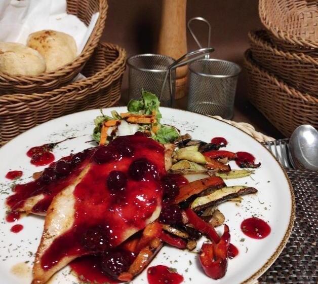 پانسیون Restaurant & Apartments & Rooms Avenia