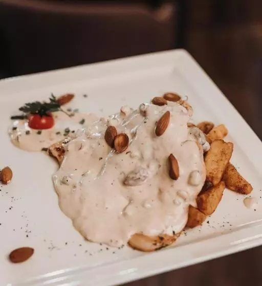 پانسیون Restaurant & Apartments & Rooms Avenia