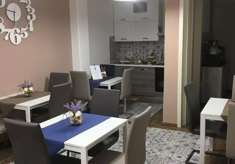 تختخواب و صبحانه Symposium Bed&breakfast