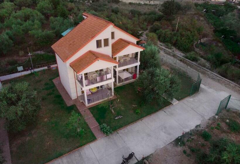 פנסיון Aria Guest House