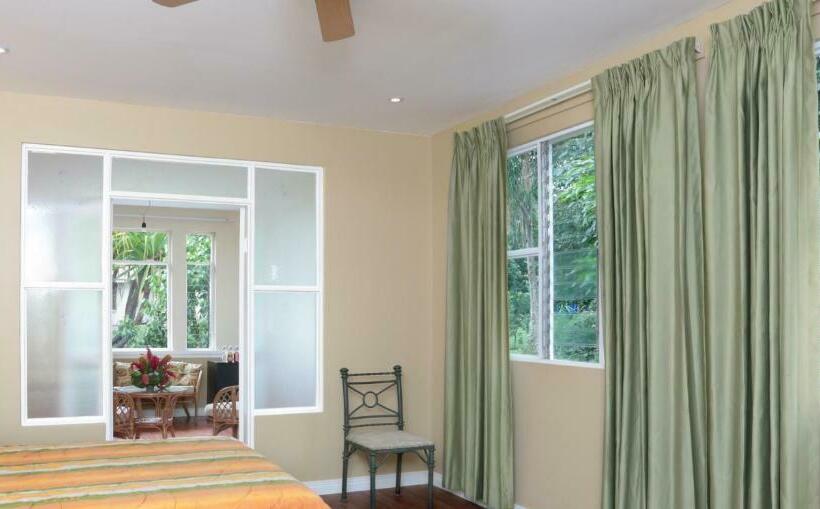 Airport Costa Rica B&b