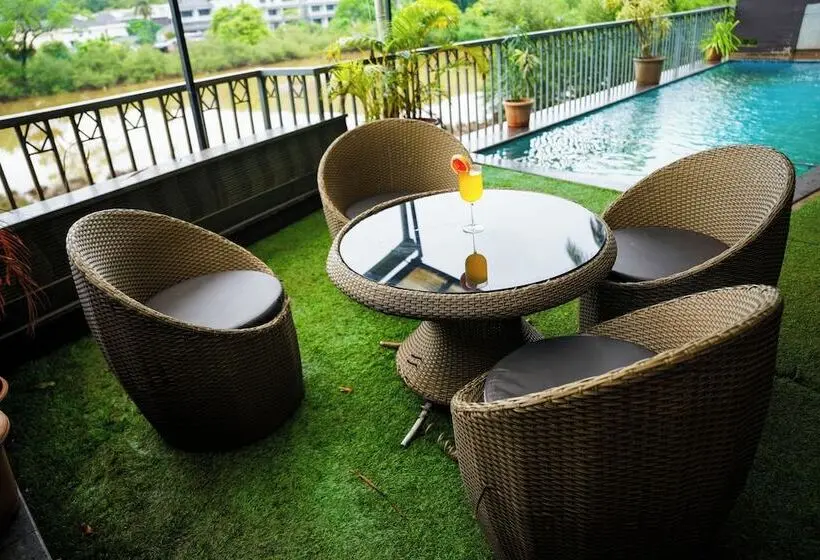 Hotelli Solara Inn