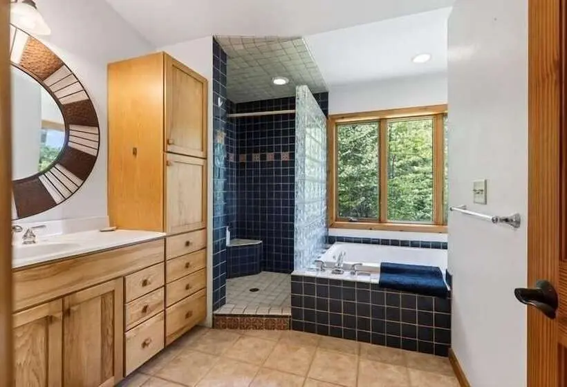 Lang Lodge 3 Bedroom Cabin