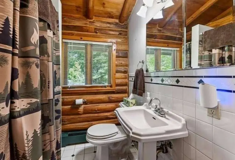 Lang Lodge 3 Bedroom Cabin