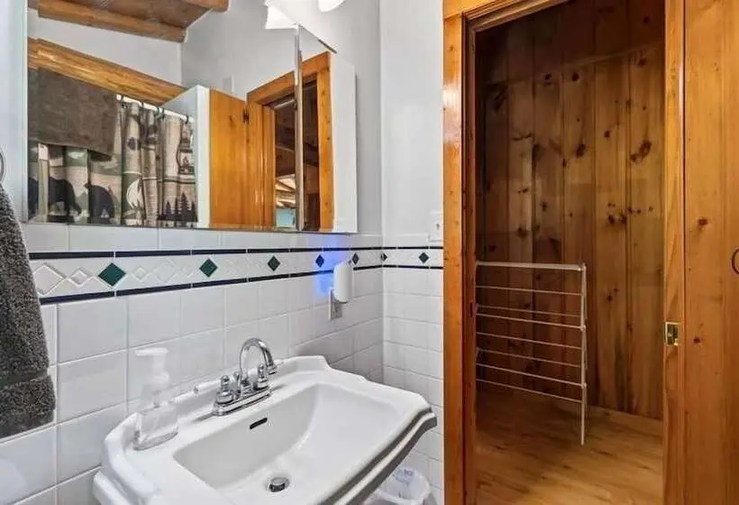 Lang Lodge 3 Bedroom Cabin