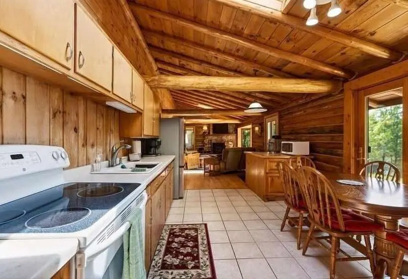 Lang Lodge 3 Bedroom Cabin