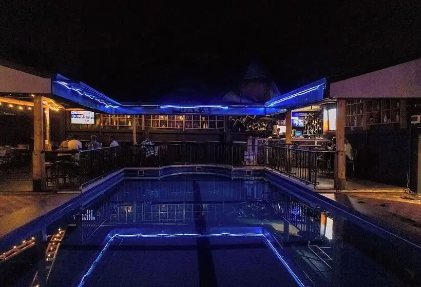 پانسیون Poolside View Guest House