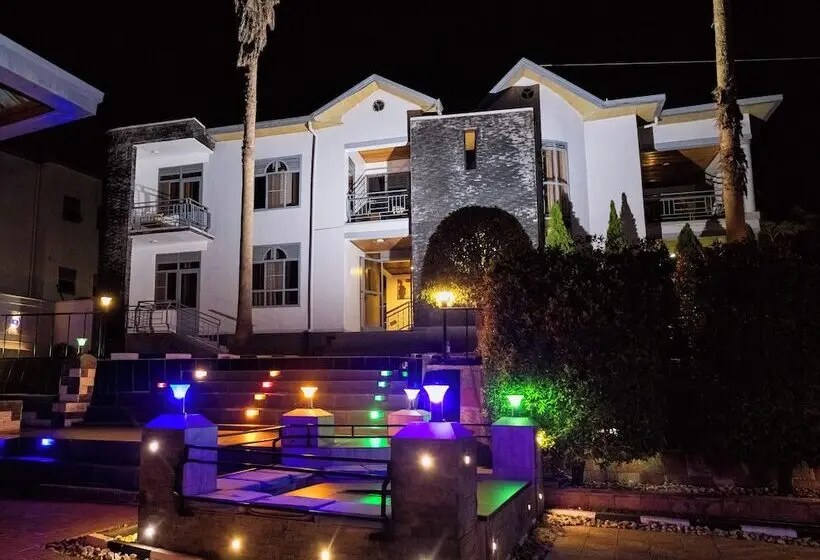 پانسیون Poolside View Guest House