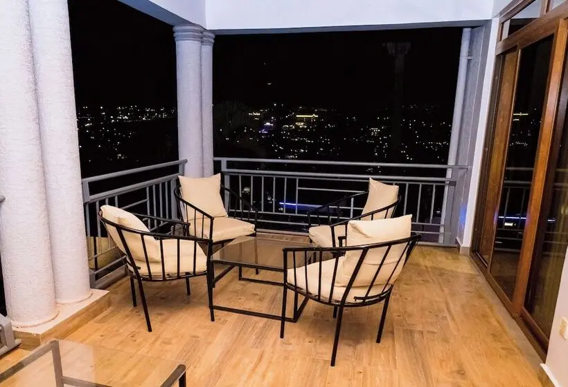پانسیون Poolside View Guest House
