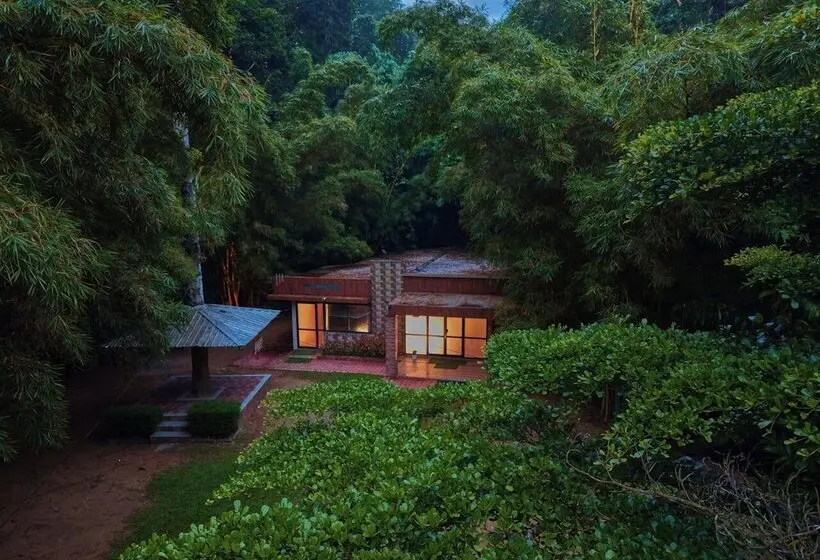 リゾートホテル Cave Ritz Coorg By Voyehomes