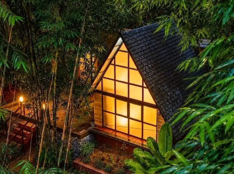 リゾートホテル Cave Ritz Coorg By Voyehomes