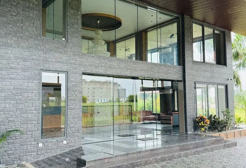 The Grand Heaven Hotel And Resort