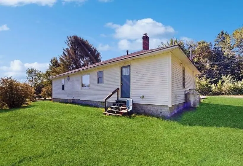 Charming Cottage With Cozy Comfort And Easy Access To Outdoor Adventures