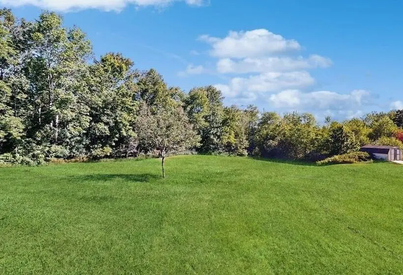 Charming Cottage With Cozy Comfort And Easy Access To Outdoor Adventures