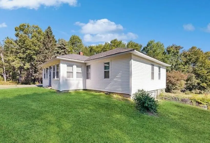 Charming Cottage With Cozy Comfort And Easy Access To Outdoor Adventures
