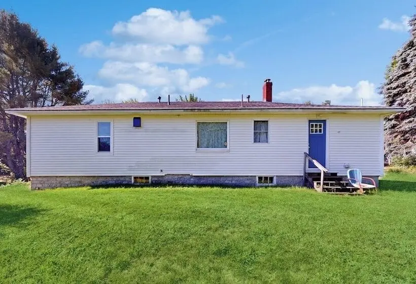 Charming Cottage With Cozy Comfort And Easy Access To Outdoor Adventures