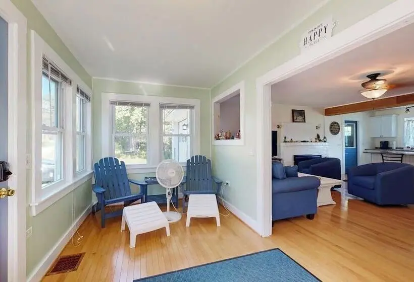Charming Cottage With Cozy Comfort And Easy Access To Outdoor Adventures