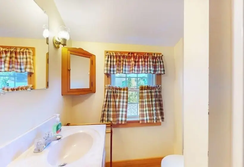 Comfortable Home Near The Beach Dog Friendly Full Kitchen & Washer/dryer