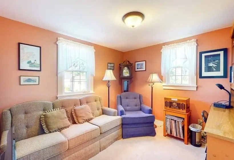 Comfortable Home Near The Beach Dog Friendly Full Kitchen & Washer/dryer