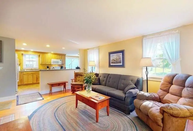 Comfortable Home Near The Beach Dog Friendly Full Kitchen & Washer/dryer