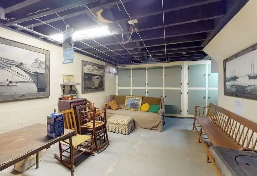 Comfortable Home Near The Beach Dog Friendly Full Kitchen & Washer/dryer