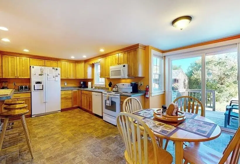 Comfortable Home Near The Beach Dog Friendly Full Kitchen & Washer/dryer