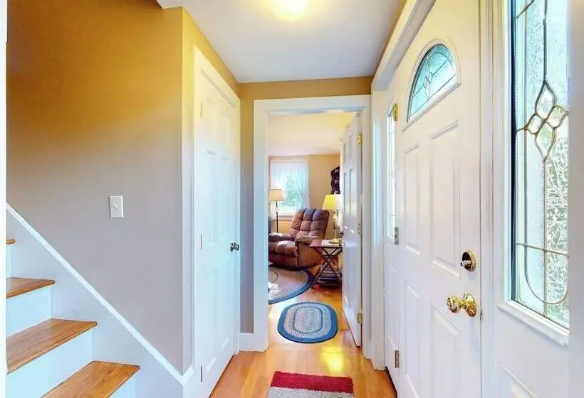 Comfortable Home Near The Beach Dog Friendly Full Kitchen & Washer/dryer