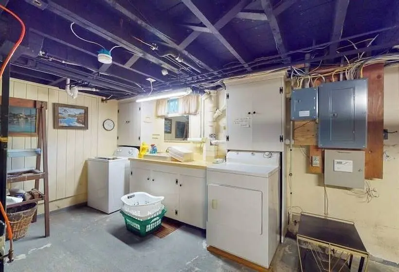 Comfortable Home Near The Beach Dog Friendly Full Kitchen & Washer/dryer