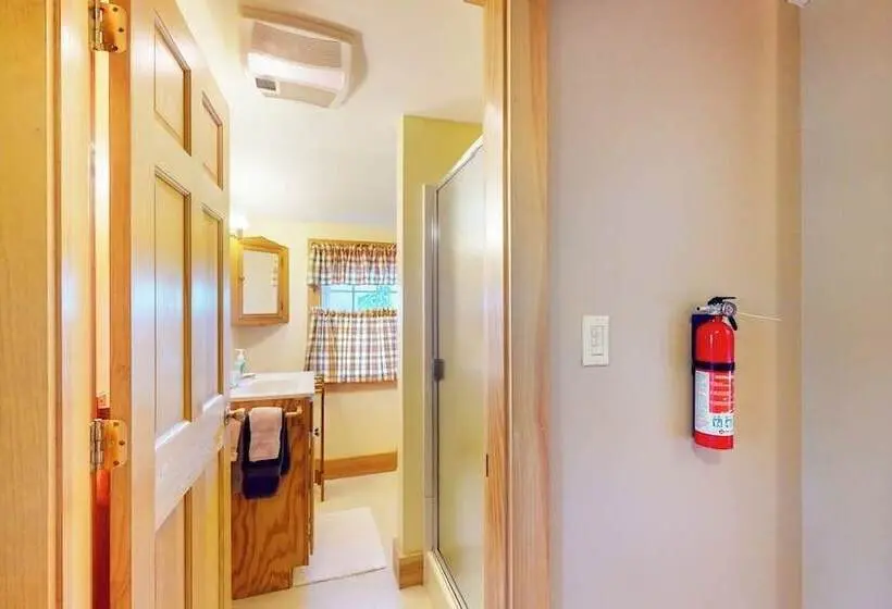 Comfortable Home Near The Beach Dog Friendly Full Kitchen & Washer/dryer