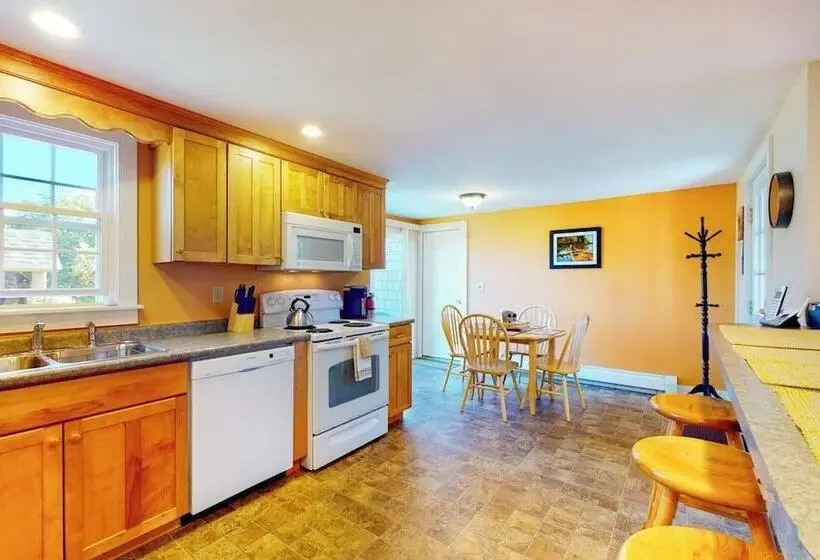 Comfortable Home Near The Beach Dog Friendly Full Kitchen & Washer/dryer