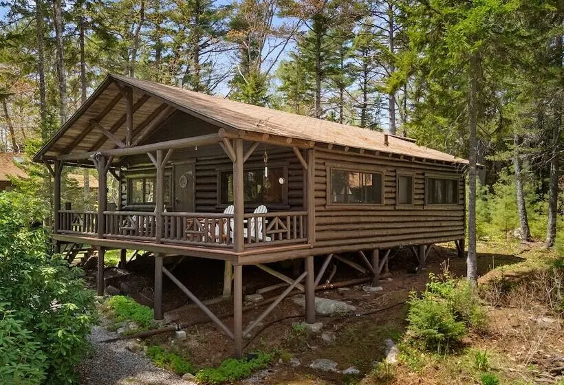 Cozy Home With Serene Views, Wood Burning Fireplace & Wifi