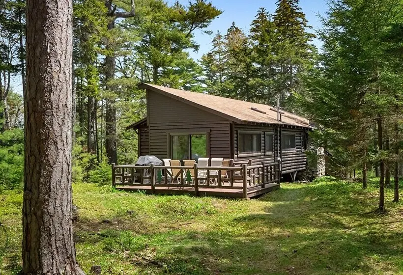 Cozy Home With Serene Views, Wood Burning Fireplace & Wifi
