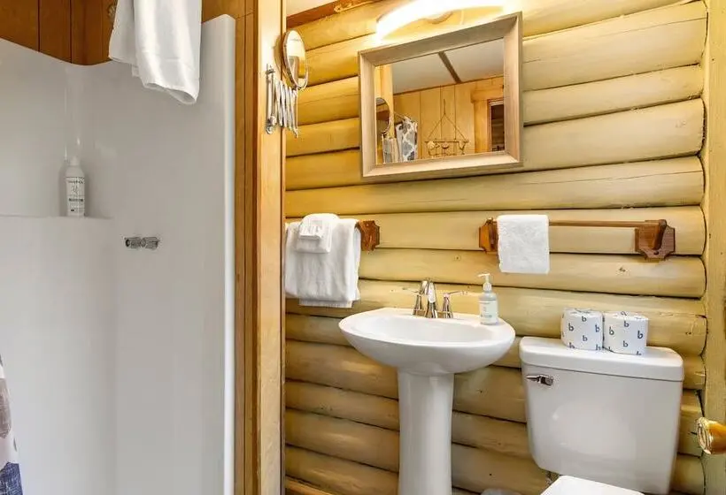 Cozy Home With Serene Views, Wood Burning Fireplace & Wifi