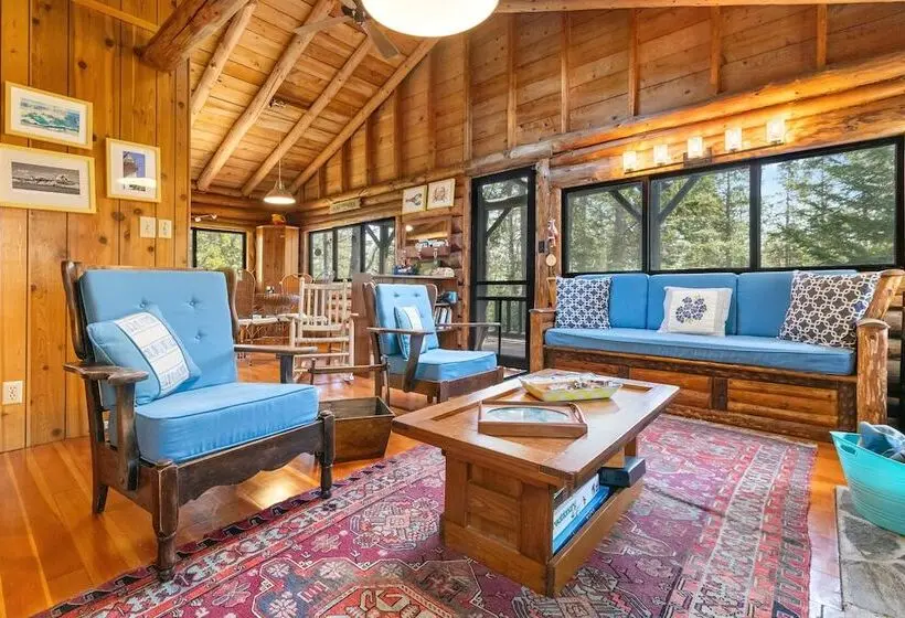 Cozy Home With Serene Views, Wood Burning Fireplace & Wifi